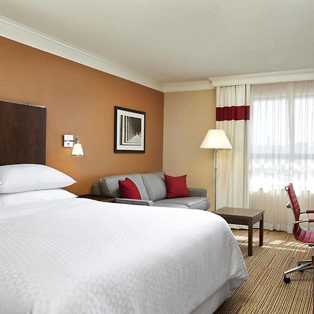 Four Points By Sheraton Kitchener-Waterloo Bagian luar foto