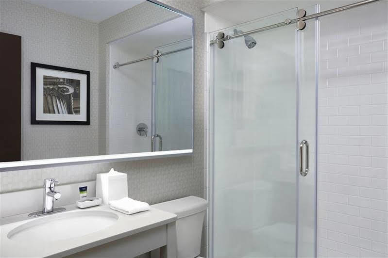 Four Points By Sheraton Kitchener-Waterloo Bagian luar foto