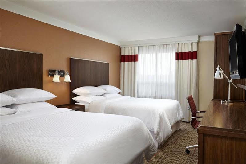Four Points By Sheraton Kitchener-Waterloo Bagian luar foto