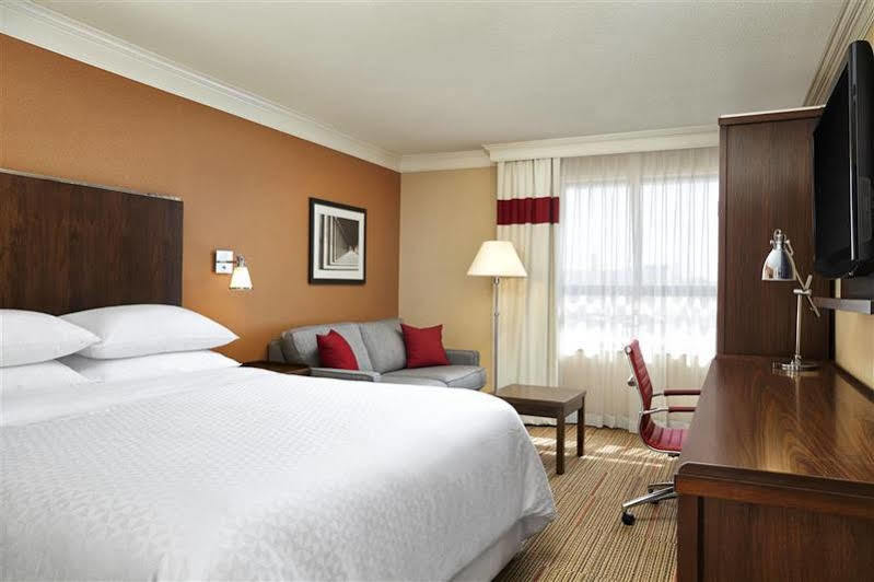 Four Points By Sheraton Kitchener-Waterloo Bagian luar foto