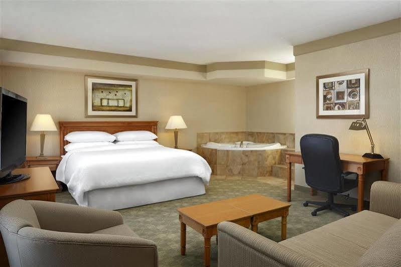 Four Points By Sheraton Kitchener-Waterloo Bagian luar foto