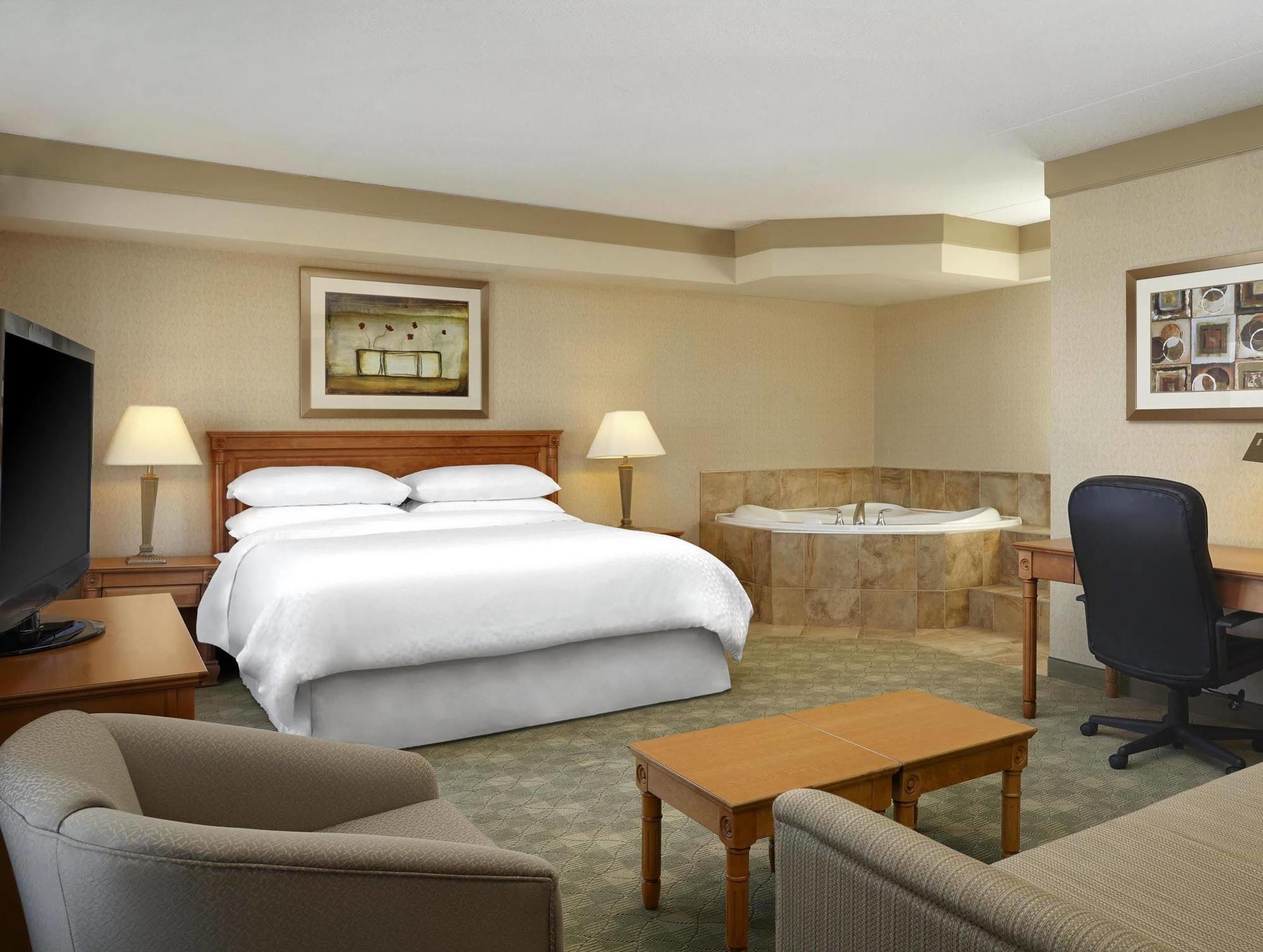 Four Points By Sheraton Kitchener-Waterloo Bagian luar foto